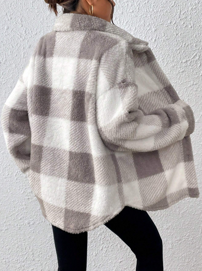 Abrigo de cuadros negro y blanco