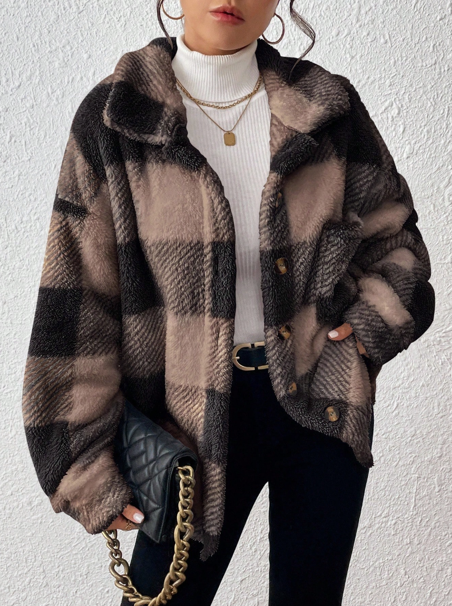 Abrigo de cuadros negro y blanco