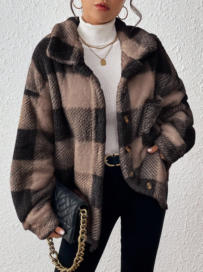 Abrigo de cuadros negro y blanco