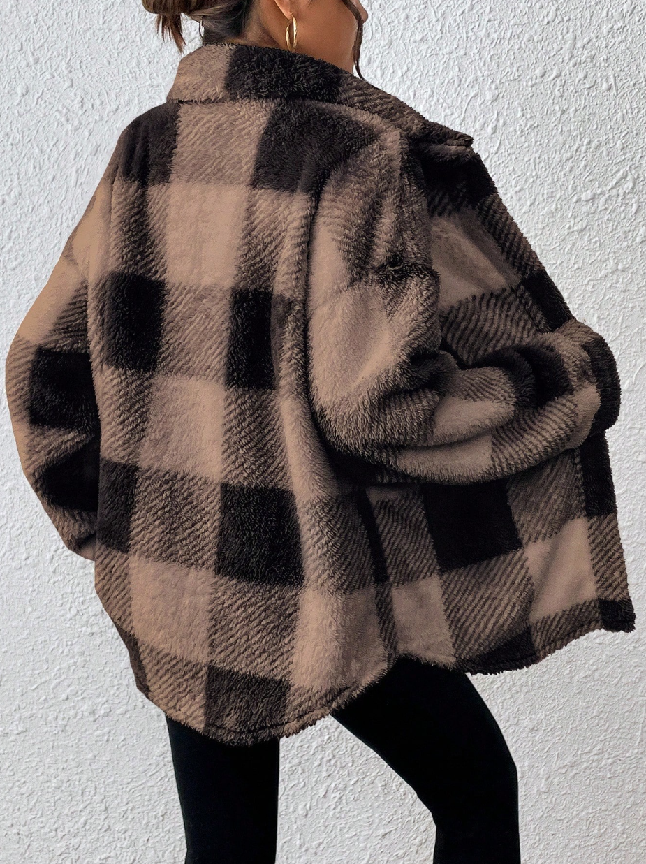 Abrigo de cuadros negro y blanco
