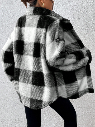 Abrigo de cuadros negro y blanco